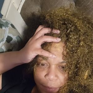 Meet your Posher, Velicia